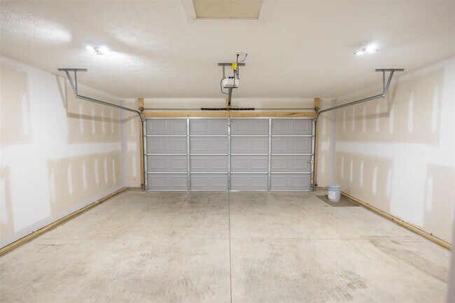 Building Photo - 2321 Trenton Ln