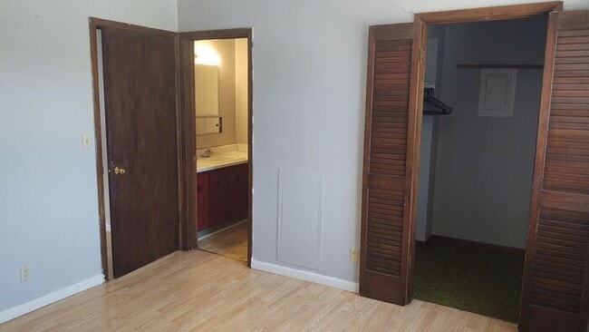 Building Photo - $895 | 1 Bedroom, 1 Bathroom Apartment | Cat Friendly | Available for August 1st, 2026 Move In!