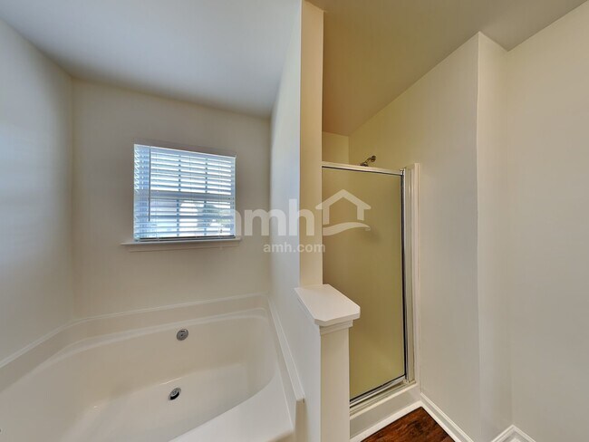 Building Photo - 11240 Anna Rose Rd