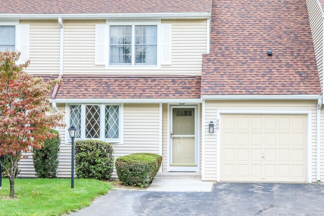 Primary Photo - 409 The Meadows