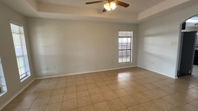 Building Photo - 3601 Nubes Dr