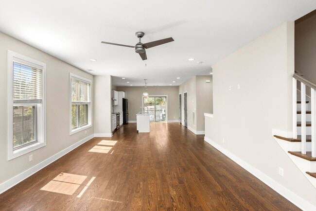 Building Photo - 942 Riverside Dr