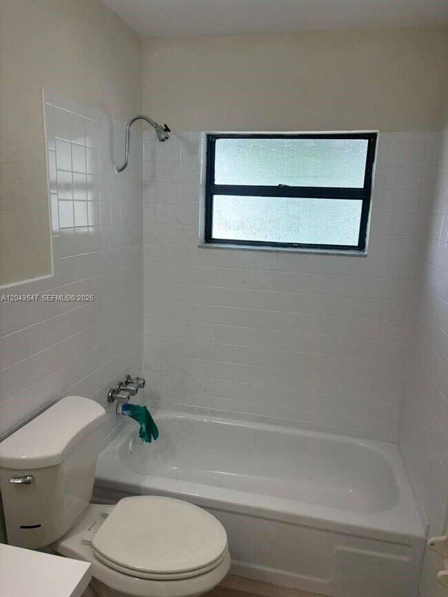 Building Photo - 418 Las Palmas Cir