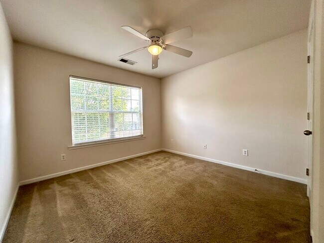 Building Photo - 3029 Azalea Hills Dr