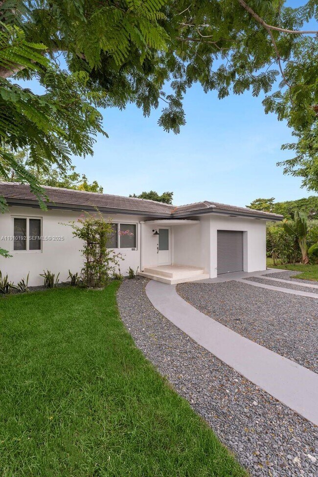 Building Photo - 810 NW 7th St