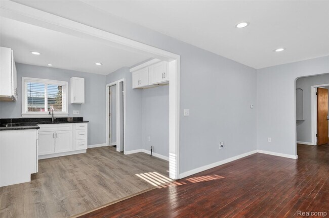 Building Photo - 8154 Quinn St
