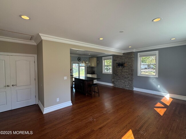 Building Photo - 196 Willow Dr