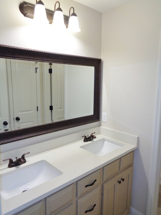 Building Photo - Spacious 4BR Home with Open Split Floor Plan, Granite Kitchen & Fenced Yard