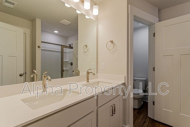 Building Photo - 511 Harebell Wy