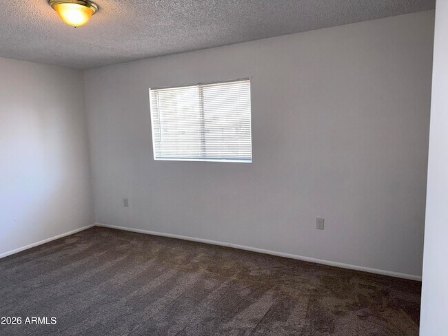 Building Photo - 860 E Brown Rd
