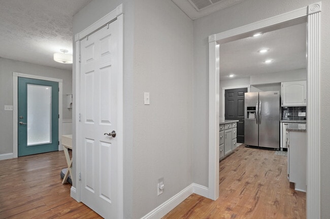 Building Photo - 2422 S Kickapoo Ave