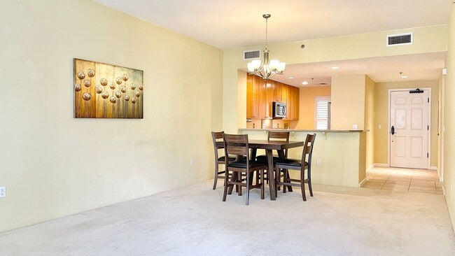 Building Photo - Gated Community in Hawaii Kai! Colony at P...