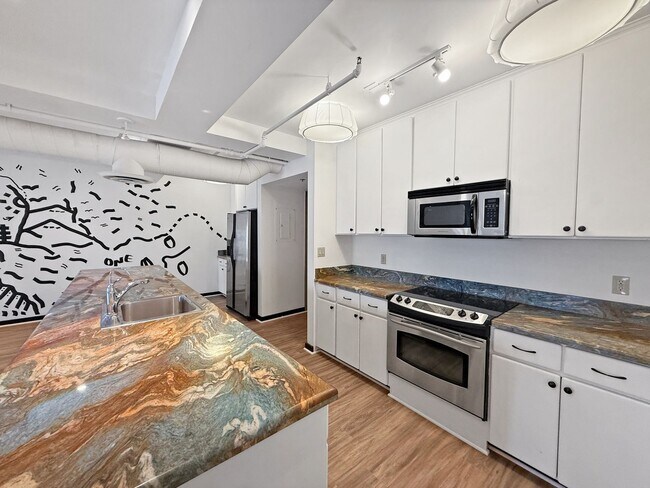 Building Photo - Stunning 1B/2BA Loft w/ Original Mural by ...