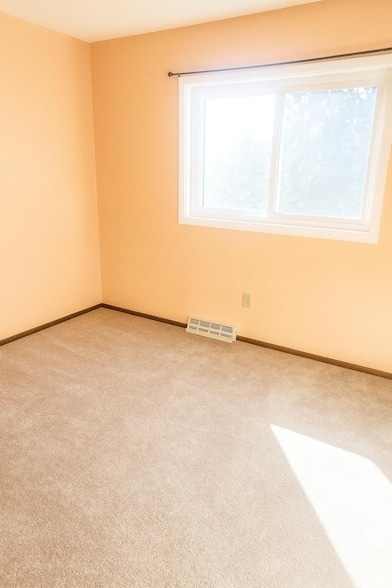 Building Photo - 9 Heights Rd NE