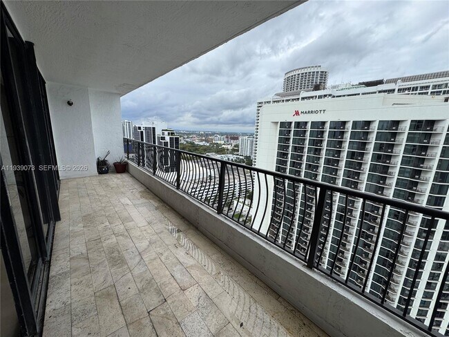 Building Photo - 555 NE 15th St