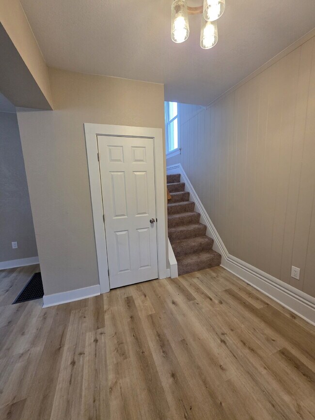Building Photo - "Spacious 4-Bedroom Gem in Homestead – 2090 Sq Ft of Comfort!"