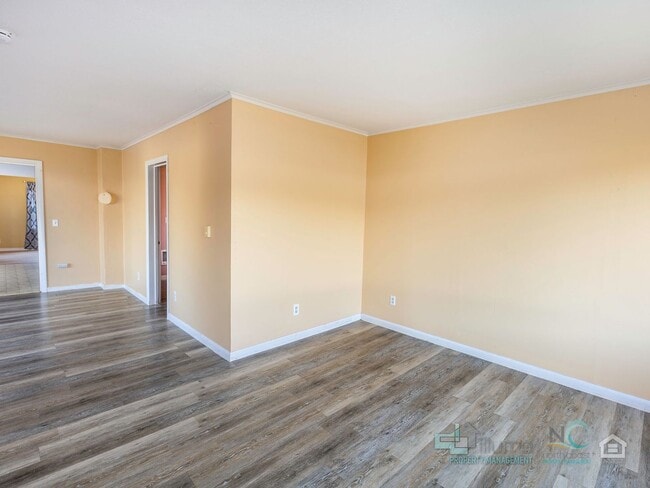 Building Photo - $500 OFF Special - Beautiful 4 Bed/1 Bath Home in Astoria