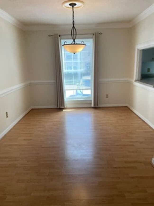 Building Photo - 3600 Chateau Dr