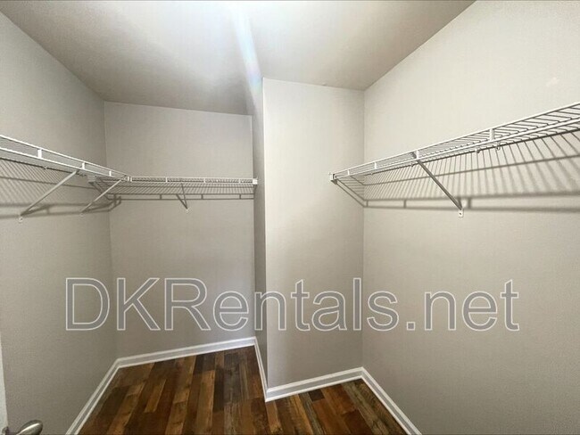 Building Photo - 2355 Mayfair Dr