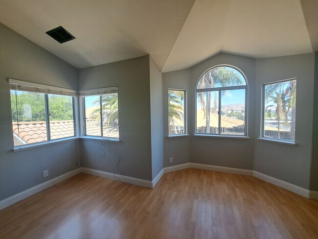 Building Photo - Expansive Oasis with a Guest House, Pool, ...