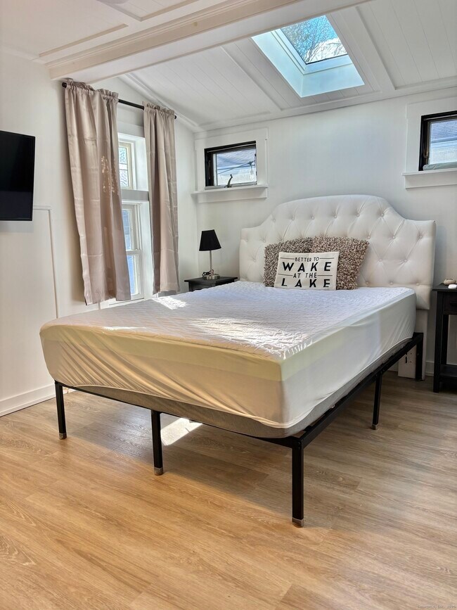 Building Photo - 11 Mohawk Trail