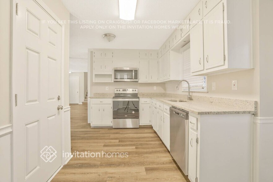 Building Photo - 2400 Lansdowne Ct NW