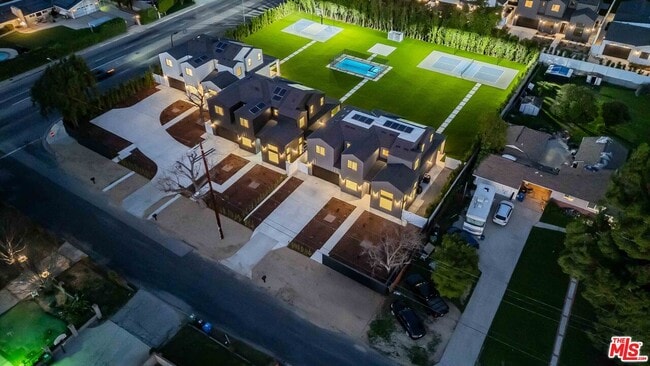 Building Photo - 8670 Encino Ave