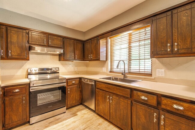 Building Photo - 1425 Venus Cir