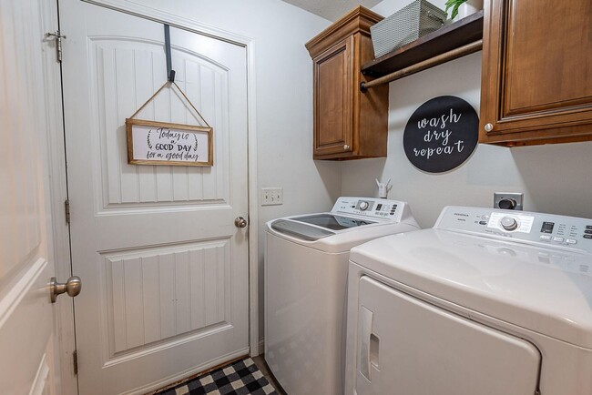 Building Photo - 4 Bedroom | 2 Bathroom | 2 Car Garage | Ba...