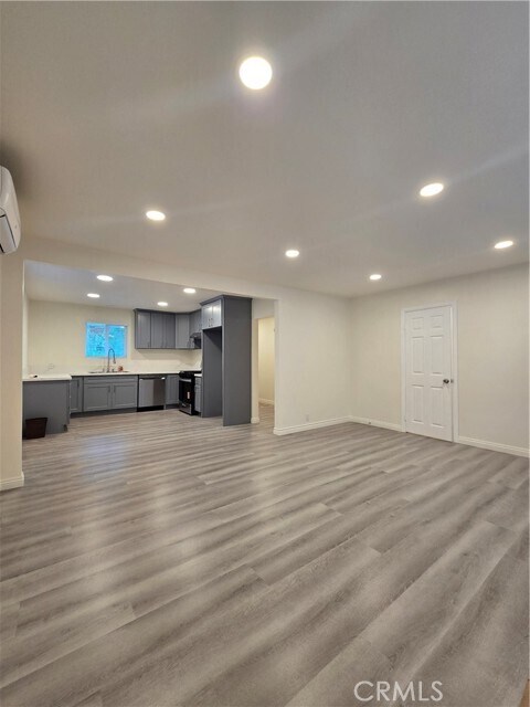 Building Photo - 422 W Graves Ave