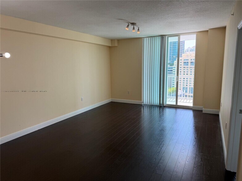 Building Photo - 1250 S Miami Ave