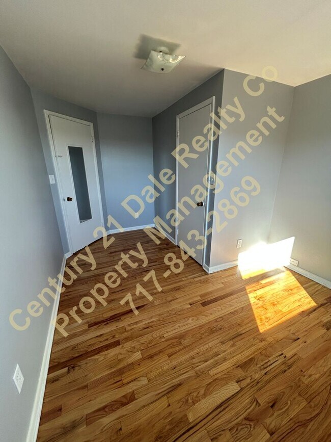 Building Photo - Meade Street 215-217