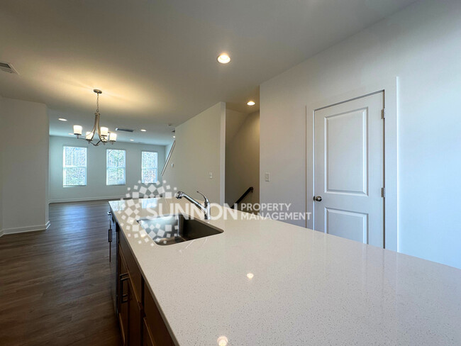 Building Photo - 2 Bedroom, 2.5 Bathroom in Brand New Royal...