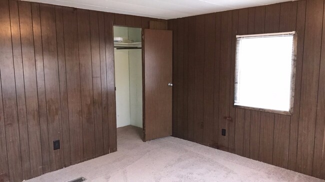 Building Photo - Nicely remodeled two bedroom one bath mobi...