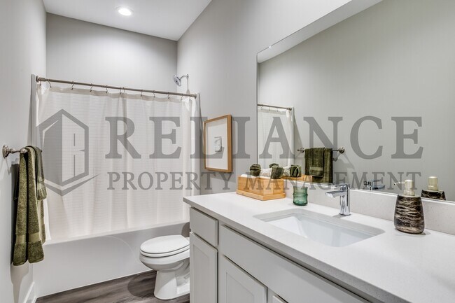 Building Photo - 4936 N Vassar Ave