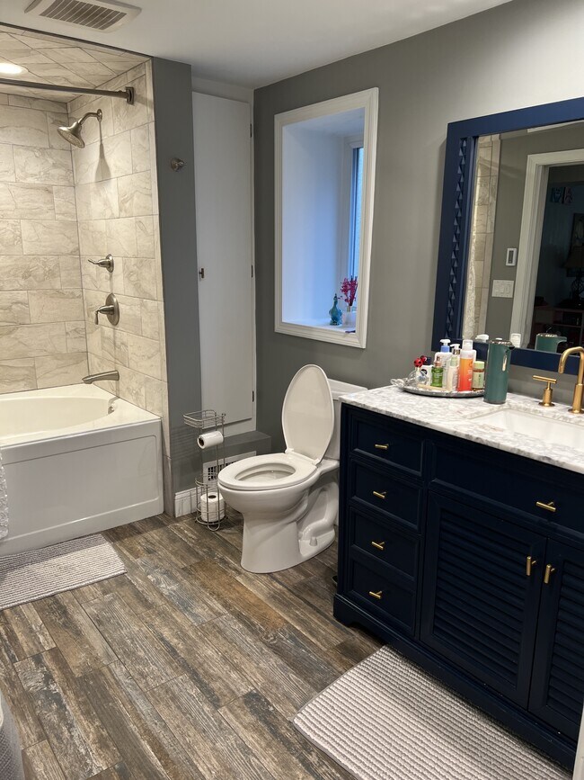 Building Photo - 27 Burlington Rd