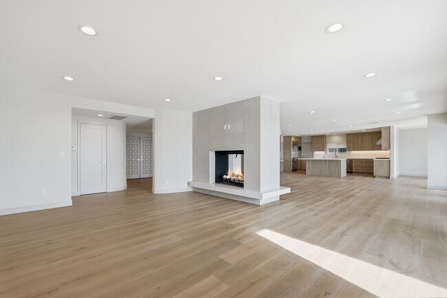 Building Photo - 5527 Burning Tree Dr