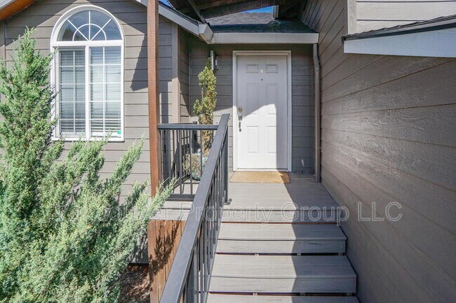 Building Photo - 5611 NE 48th Ave