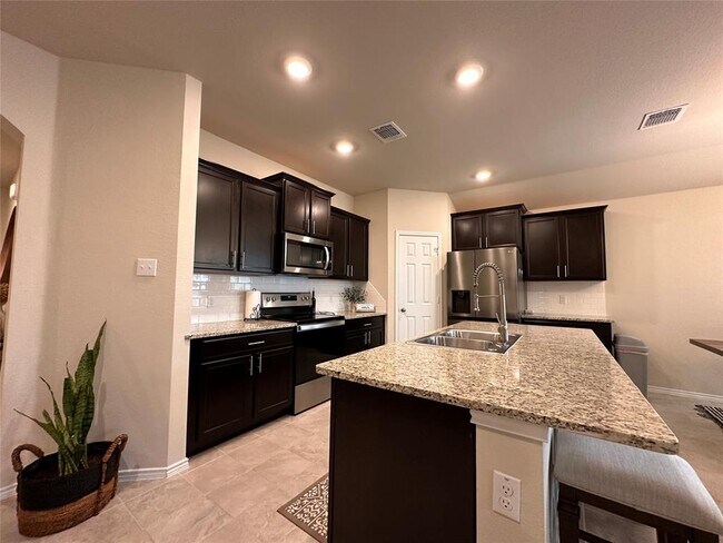 Building Photo - 216 Midas Ln