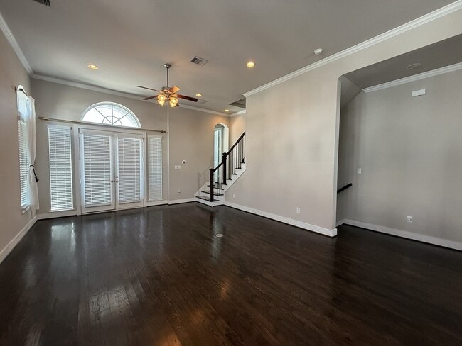 Building Photo - 641 Middle St