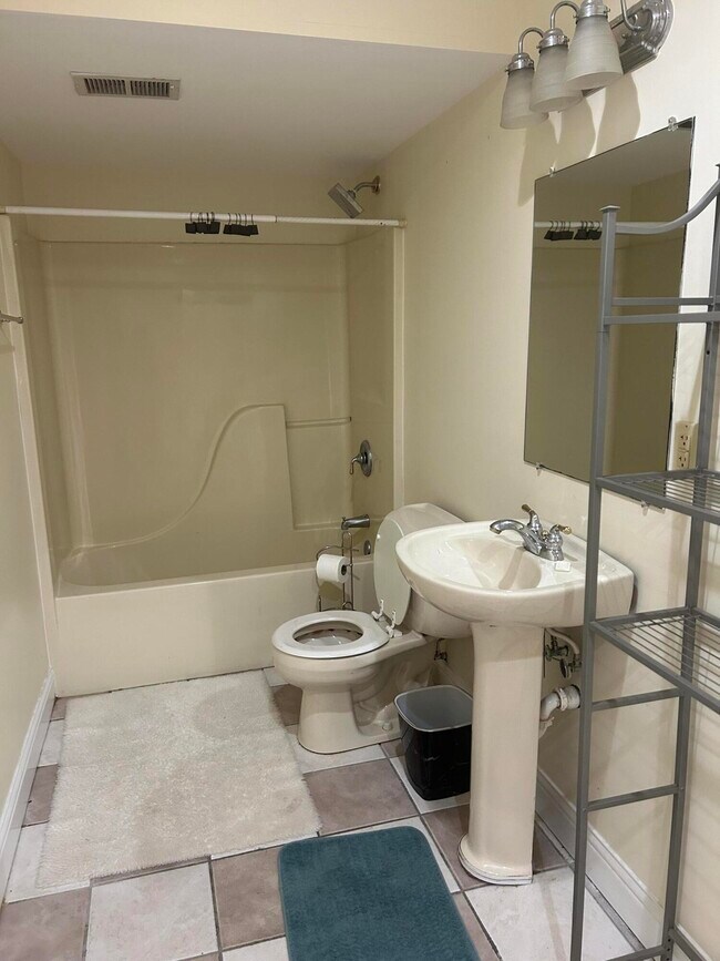 Building Photo - 409 Lawson Dr