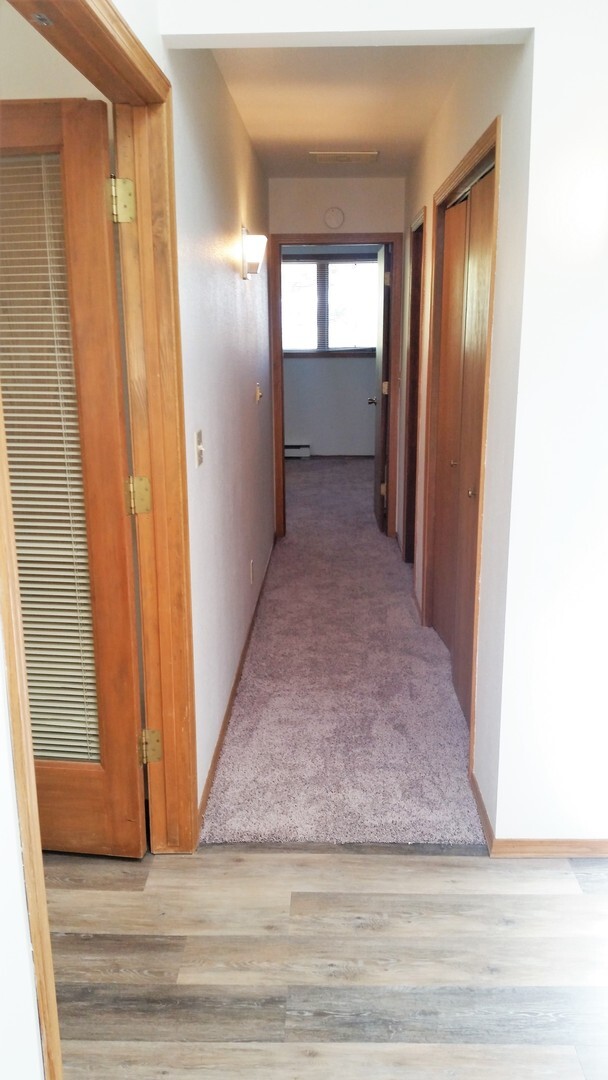 Building Photo - Pet Friendly Three Bedroom Townhouse!