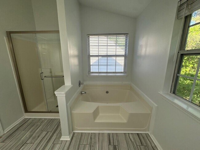 Building Photo - 1925 Heatherton Rd