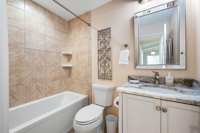 Building Photo - 858 Hudson Ave