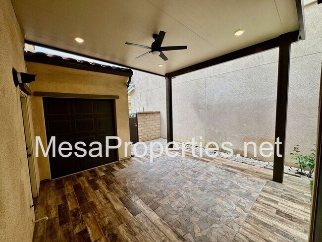 Building Photo - 3134 E La Avenida Dr