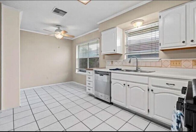 Building Photo - 2607 Beechnut Trce