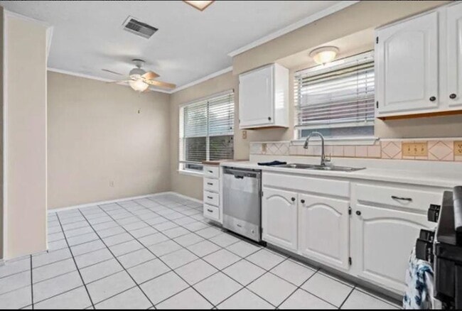 Building Photo - 2807 Beechnut Trce