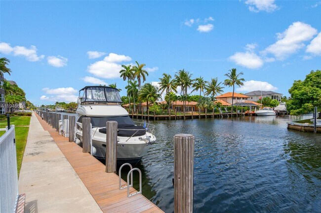 Building Photo - 3121 NE 51st St