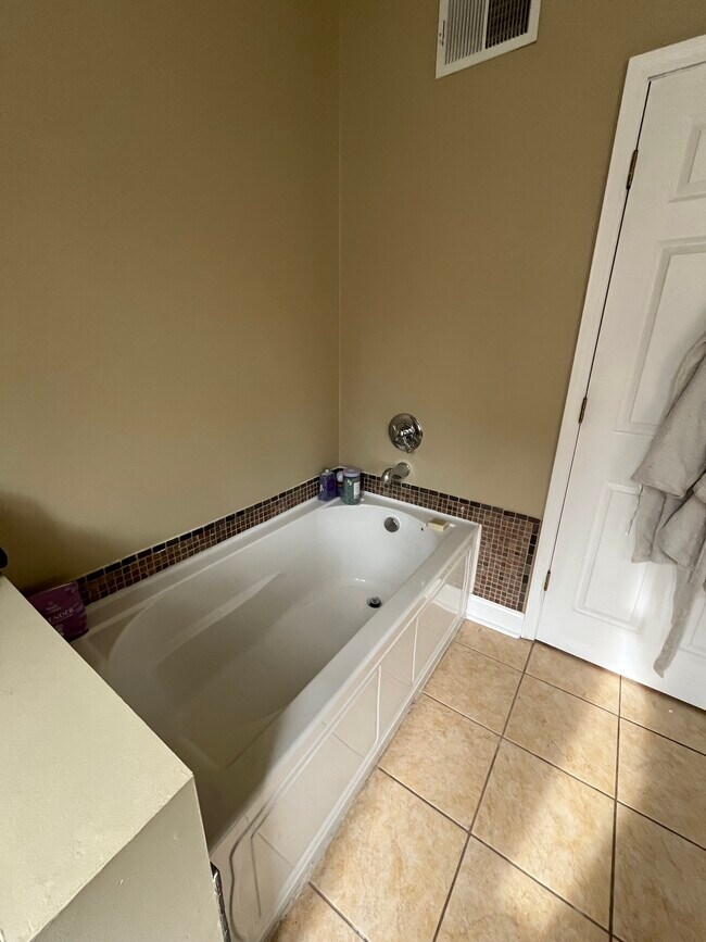 Second Floor Bathroom 1.5 - 3240 Missouri Ave