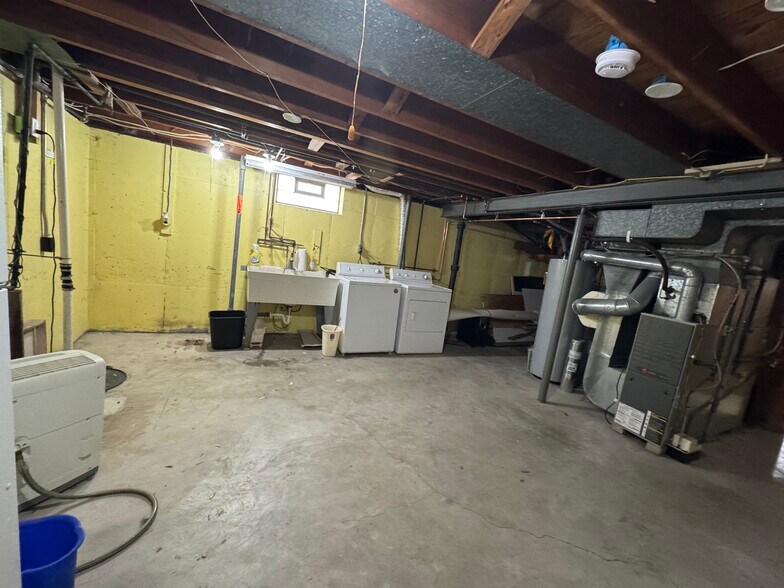 Separate Laundry hookups for upper and lower - 249 Dunlop Ave